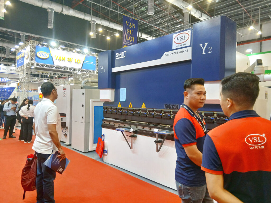 Máy chấn tôn CNC