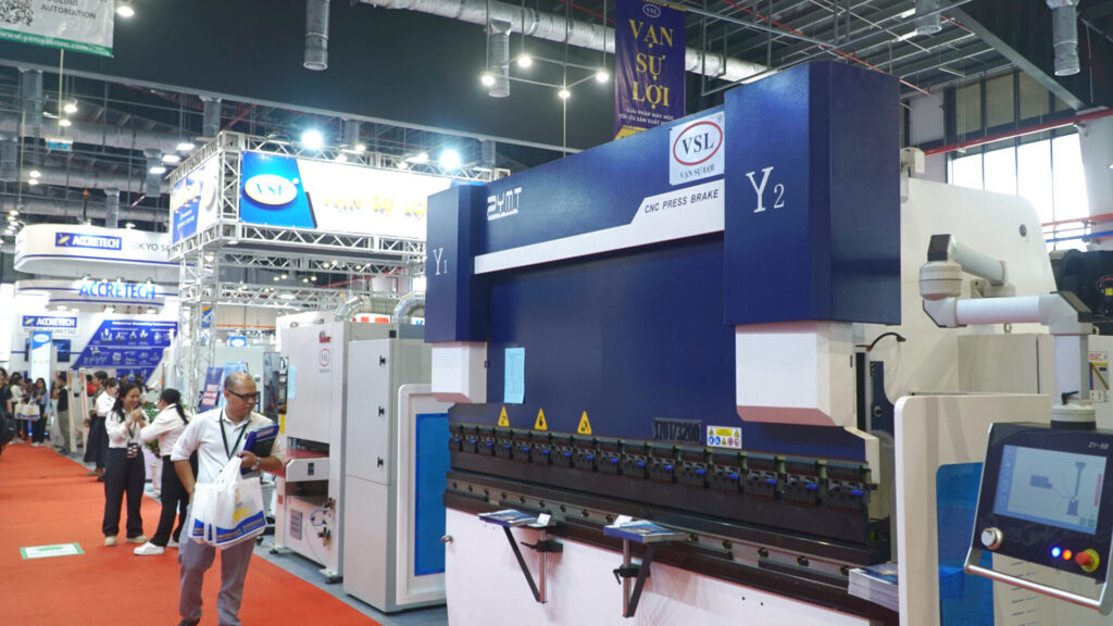 Máy chấn tôn CNC