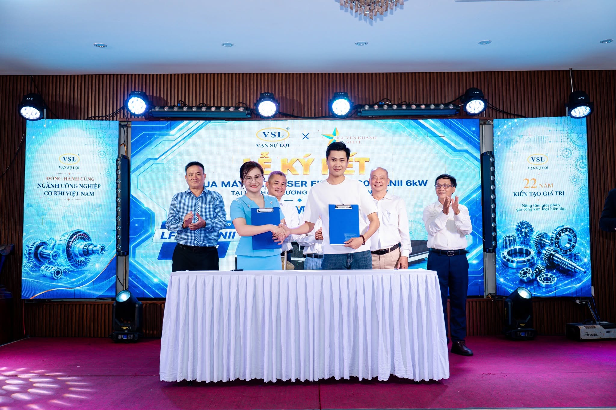 ký kết hợp tác