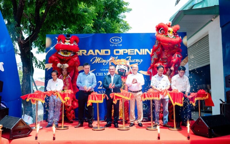 Tham dự khai trương